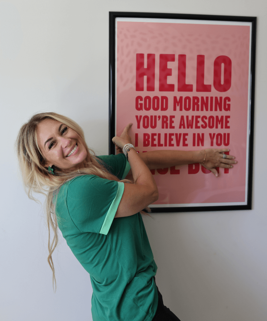 Jheri with Hello sign